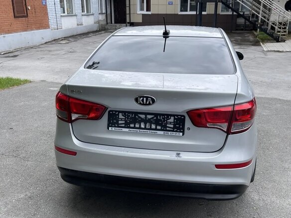 2017 Kia Rio III Рестайлинг, серебристый, 1110000 рублей - вид 4