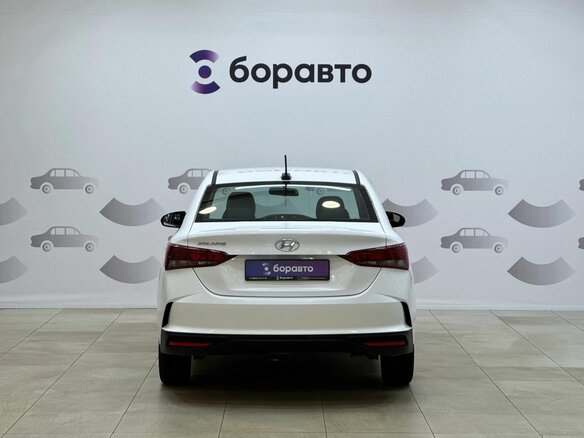2021 Hyundai Solaris II Рестайлинг, белый, 1560000 рублей - вид 4