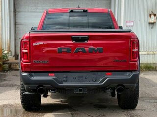 2026 Ram 1500 RHO V Рестайлинг, красный, 11264000 рублей, вид 5