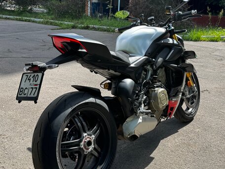 2023 Ducati Streetfighter V4, серый, 3300000 рублей, вид 3