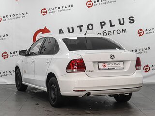 2016 Volkswagen Polo V Рестайлинг, белый, 999000 рублей, вид 2