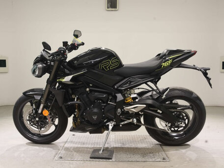2025 Triumph Street Triple, чёрный, 1120000 рублей, вид 2