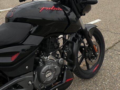 2021 Bajaj Pulsar 180, чёрный, 100000 рублей, вид 5