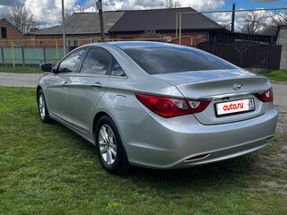 2010 Hyundai Sonata VI (YF), серебристый, 1100000 рублей, вид 5