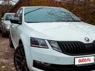2018 Skoda Octavia III (A7) Рестайлинг, белый, 1600000 рублей, вид 3