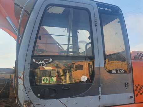 2004 Fiat-Hitachi Колёсные, красный, 2550000 рублей, вид 4