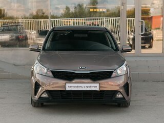 2020 Kia Rio IV Рестайлинг, коричневый, 1140000 рублей, вид 2