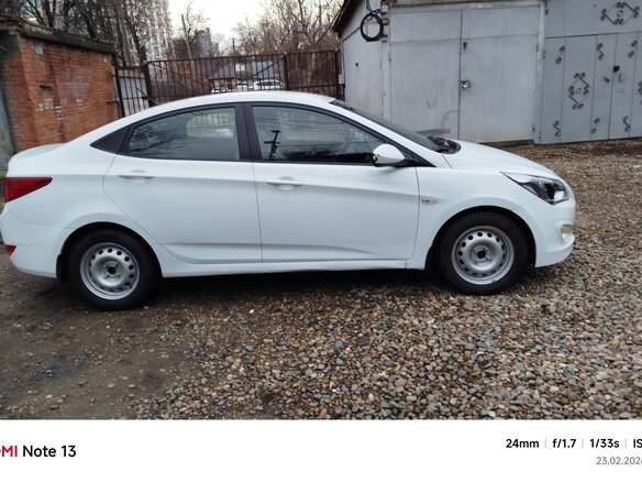 2015 Hyundai Solaris I Рестайлинг, белый, 999000 рублей - вид 3