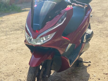 2018 Honda PCX 150, красный, 365000 рублей, вид 2