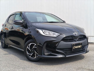2021 Toyota Yaris IV, чёрный, 910000 рублей, вид 1
