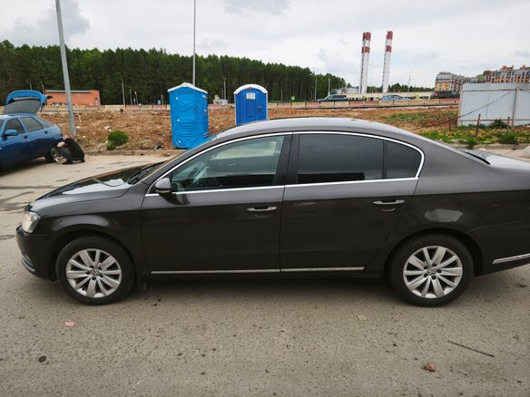 2012 Volkswagen Passat B7, коричневый, 960000 рублей - вид 3