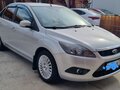 2010 Ford Focus II Рестайлинг, серебристый, 700000 рублей - вид 2