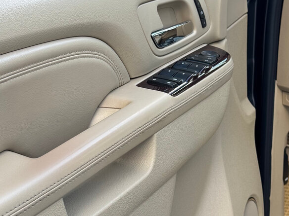 2010 Cadillac Escalade III, серый, 2000000 рублей - вид 23