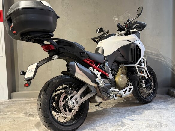 2022 Ducati Multistrada V4, белый - вид 3