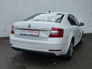 2017 Skoda Octavia III (A7) Рестайлинг, белый, 920000 рублей, вид 5