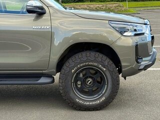 2024 Toyota Hilux VIII Рестайлинг 2, коричневый, 4500000 рублей, вид 4