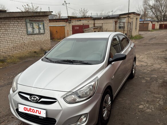 2011 Hyundai Solaris I, серебристый, 810000 рублей