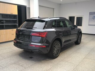 2021 Audi Q5 45 TFSI II (FY) Рестайлинг, серый, 4090000 рублей, вид 3