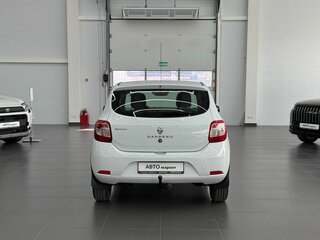 2018 Renault Sandero II Рестайлинг, белый, 739000 рублей, вид 4