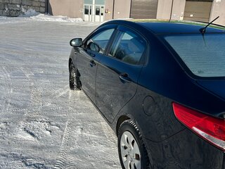 2015 Kia Rio III Рестайлинг, чёрный, 990000 рублей, вид 4