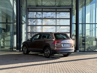 2018 Volkswagen Tiguan II, коричневый, 2125000 рублей, вид 5