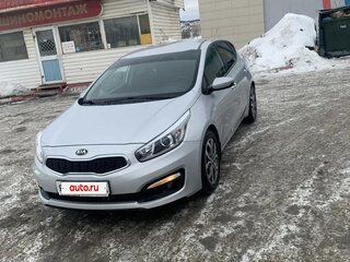 2017 Kia Ceed II Рестайлинг, серебристый, 1250000 рублей, вид 3