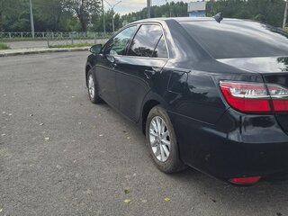 2017 Toyota Camry VII (XV50) Рестайлинг 2, чёрный, 1950000 рублей, вид 4