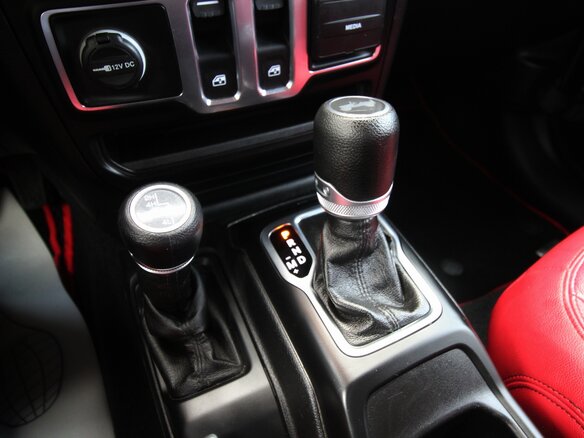 2020 Jeep Wrangler IV (JL), чёрный, 4995000 рублей - вид 23