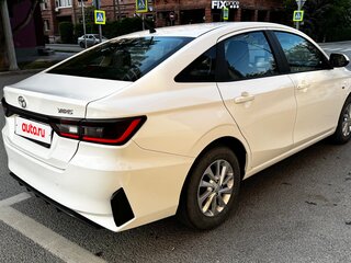 2022 Toyota Yaris IV, белый, 2250000 рублей, вид 3