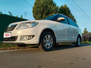 2011 Skoda Fabia II Рестайлинг, белый, 600000 рублей, вид 1