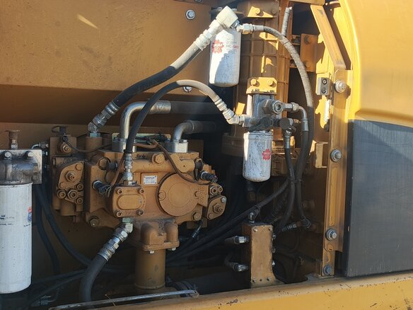 2011 Caterpillar 330D2 L, жёлтый, 5500000 рублей - вид 8