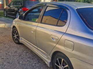 2002 Toyota Platz, серый, 395000 рублей, вид 3