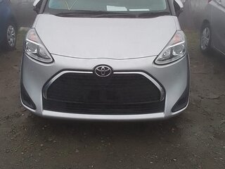 2018 Toyota Sienta II Рестайлинг, серебристый, 1790000 рублей, вид 2