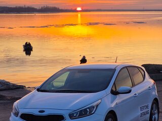 2015 Kia Ceed II Рестайлинг, белый, 720000 рублей, вид 2