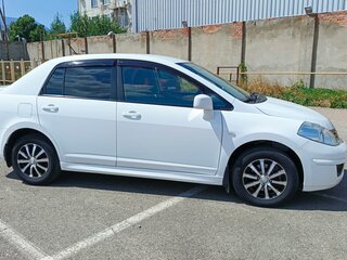 2013 Nissan Tiida I Рестайлинг, белый, 745000 рублей, вид 4