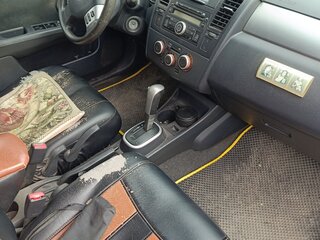 2011 Nissan Tiida I Рестайлинг, коричневый, 600000 рублей, вид 3