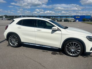 2017 Mercedes-Benz GLA 200 I (X156) Рестайлинг, белый, 2100000 рублей, вид 3