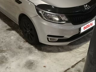 2015 Kia Rio III Рестайлинг, серебристый, 900000 рублей, вид 2