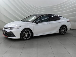 2021 Toyota Camry VIII (XV70) Рестайлинг, белый, 2998000 рублей, вид 3