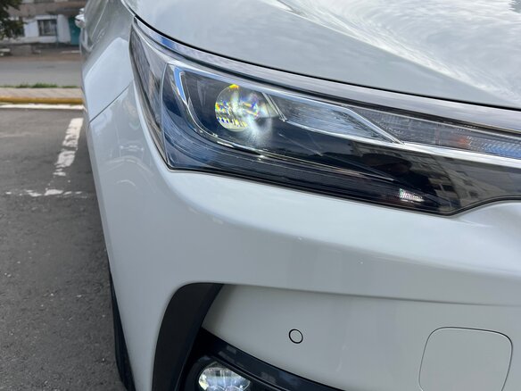2018 Toyota Corolla XI (E160, E170, E180) Рестайлинг 1, белый - вид 13