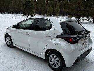 2020 Toyota Yaris IV, белый, 1100000 рублей, вид 5