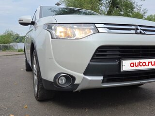 2014 Mitsubishi Outlander III Рестайлинг, белый, 1450000 рублей, вид 3