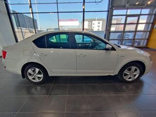 2016 Skoda Octavia III (A7), белый, 1200000 рублей, вид 4