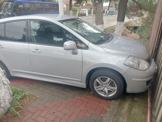 2010 Nissan Tiida I Рестайлинг, серебристый, 730000 рублей, вид 2