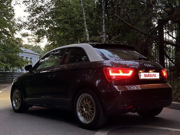 2011 Audi A1 I (8X), коричневый, 900000 рублей - вид 1