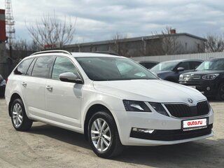 2018 Skoda Octavia III (A7) Рестайлинг, белый, 1700000 рублей, вид 1