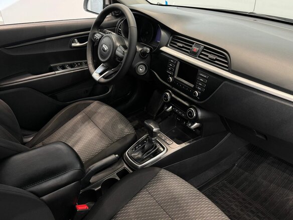 2017 Kia Rio IV, серебристый, 1299000 рублей - вид 10