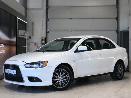 2013 Mitsubishi Lancer X Рестайлинг, белый, 679000 рублей, вид 3