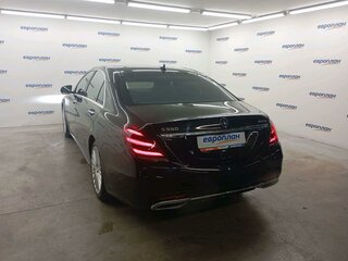 2017 Mercedes-Benz Maybach S-Класс 560 I (X222) Рестайлинг, чёрный, 4462500 рублей, вид 4