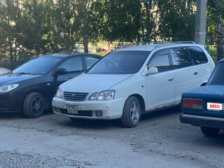 1998 Toyota Gaia, белый, 250000 рублей, вид 1